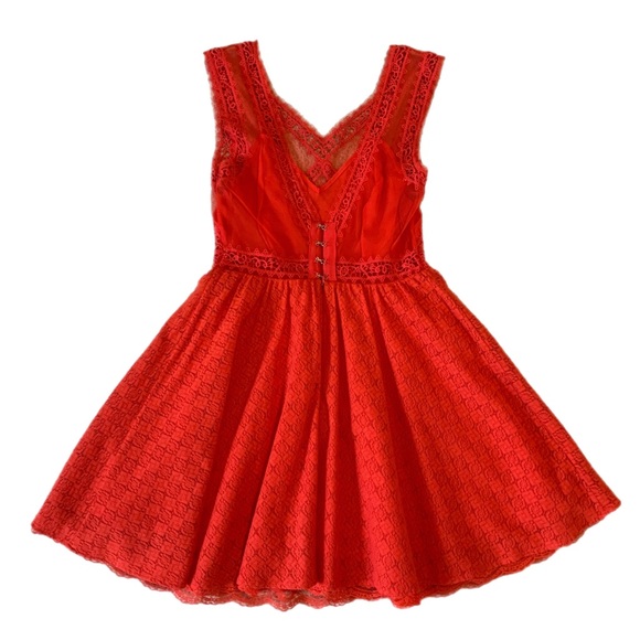 NWOT FREE PEOPLE DRESS WITH SHEER PANEL IN BACK SIZE 2 - Picture 4 of 17